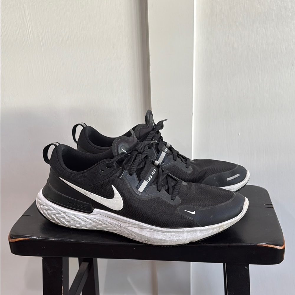 Nike Men's Miler React Black Running Shoes sz 15